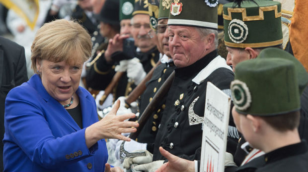 Zvižduci Merkelovoj na godišnjicu ujedinjenja Nemačke