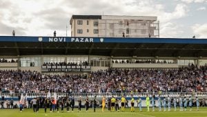 Zvižduci na stadionu u Novom Pazaru tokom minuta ćutanja za žrtve u OŠ „Vladislav Ribnikar“ i Duboni i Malom Orašju