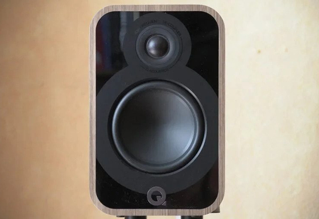 Zvučnik Q Acoustics 5020 donosi dinamički zvuk u vaš dom