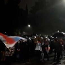 IZDAJA, IZDAJA CRNA GORA PONOVO NA NOGAMA: Protesti širom zemlje, ponovo se vijore srpske trobojke (VIDEO)
