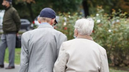 Penzionerima u Crnoj Gori koji se vakcinišu vaučer od 50 eura