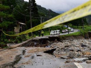 Pokrenulo se veliko klizište: Zemlja rušila sve pred sobom; Nestalo 20 osoba VIDEO