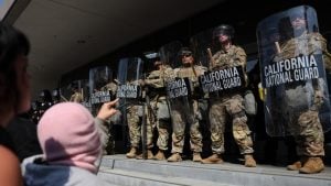 „Vojskom na sopstveno stanovništvo“: Tramp uputio još 4.000 pripadnika Nacionalne garde i čak marince u Los Anđeles (FOTO, VIDEO)